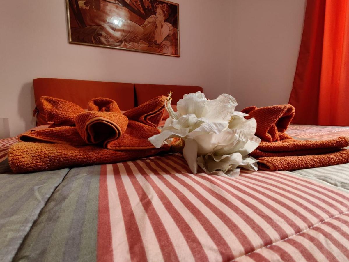 Wow Home - 175 Mq - Posteggio Privato - Davanti Porto Traghetti - Fino A 10 Posti Letto Генуя Экстерьер фото