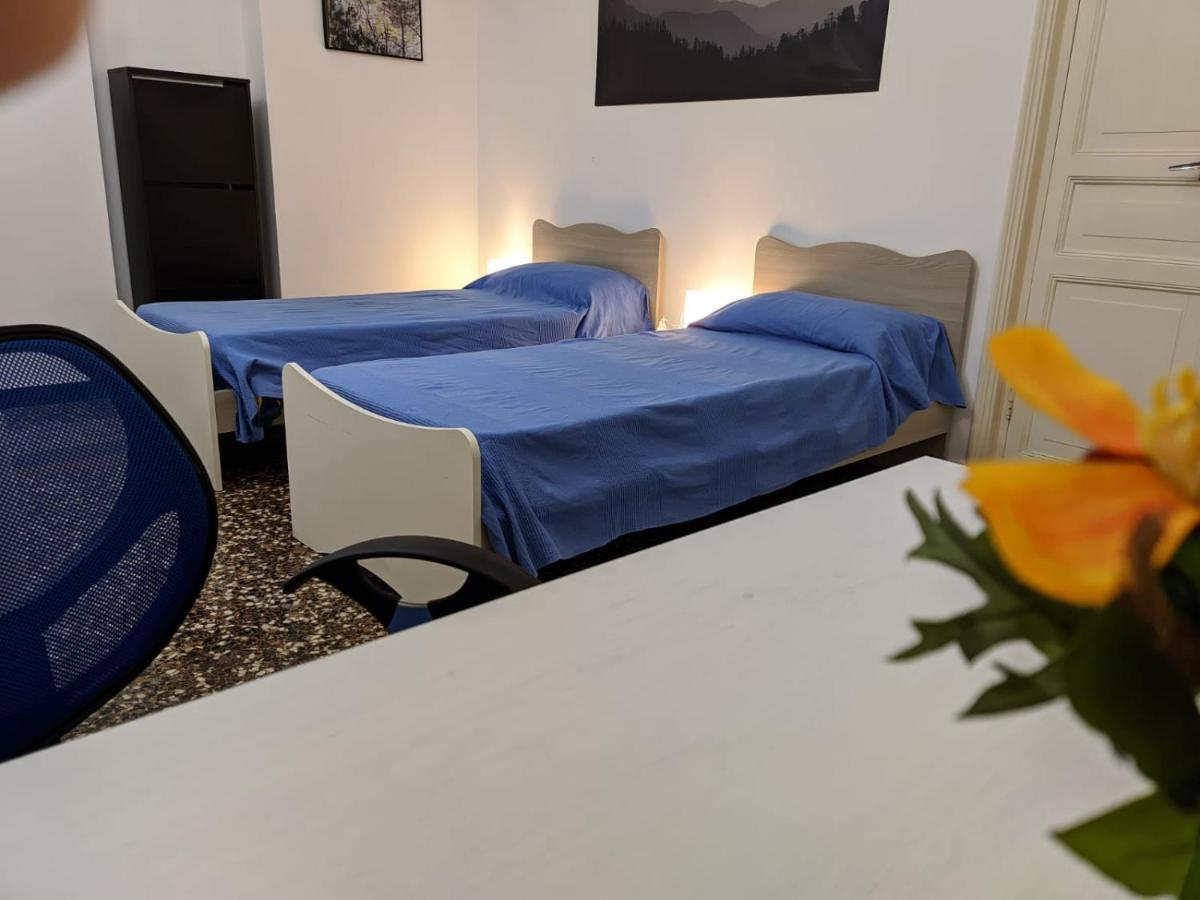 Wow Home - 175 Mq - Posteggio Privato - Davanti Porto Traghetti - Fino A 10 Posti Letto Генуя Экстерьер фото