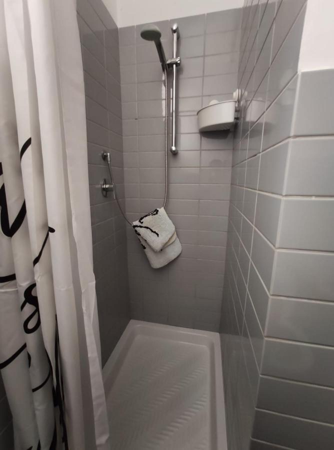 Wow Home - 175 Mq - Posteggio Privato - Davanti Porto Traghetti - Fino A 10 Posti Letto Генуя Экстерьер фото