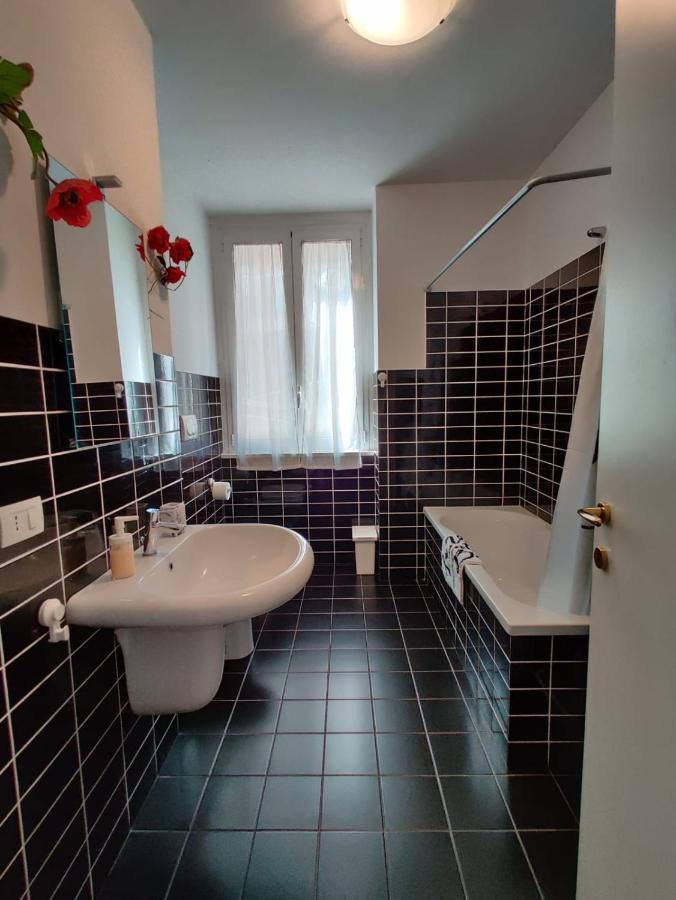 Wow Home - 175 Mq - Posteggio Privato - Davanti Porto Traghetti - Fino A 10 Posti Letto Генуя Экстерьер фото